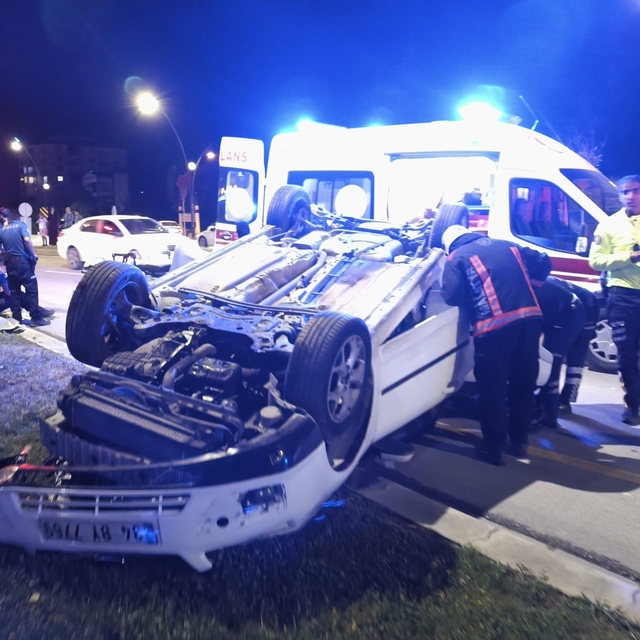 Kontrolden çıkan araç ters döndü: 2 yaralı