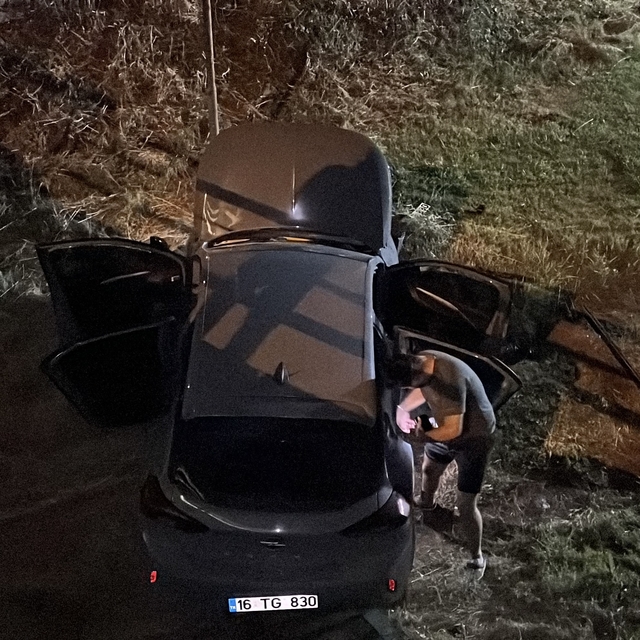 Navigasyon yanlış yolu gösterdi, dereye uçtu: 1 yaralı