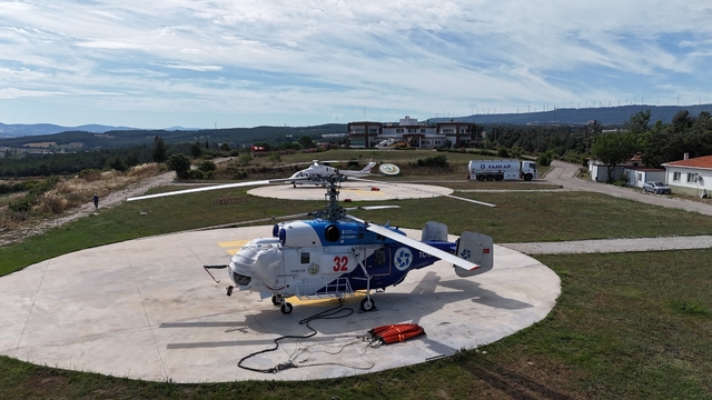 Çanakkale'de ateş savaşçıları 1 İHA, 4 Uçak, 6 Helikopter, 89 arazöz ve 1123 personel ile yangın sezonuna hazır
Orman Bölge Müdürü Enver Demirci: Kazasız bir sezon diliyoruz