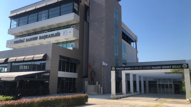 Denizli'de gözaltına alınan avukatlar serbest bırakıldı
Denizli Barosu operasyonla ilgili açıklama yayımladı