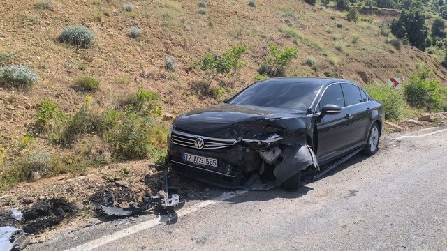 Gercüş'te otomobiller kafa kafaya çarpıştı: 1 yaralı