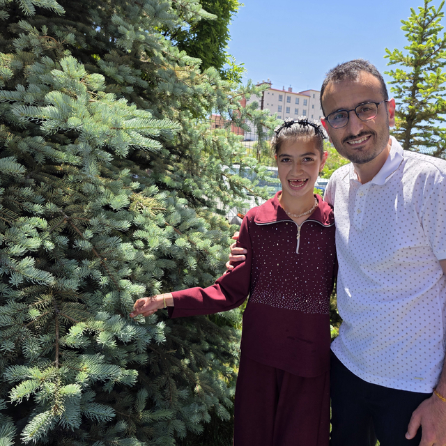 Sivas'ta 11 yıl görev yaptığı okuldan tayini çıkan müdürü duygulandıran ved...