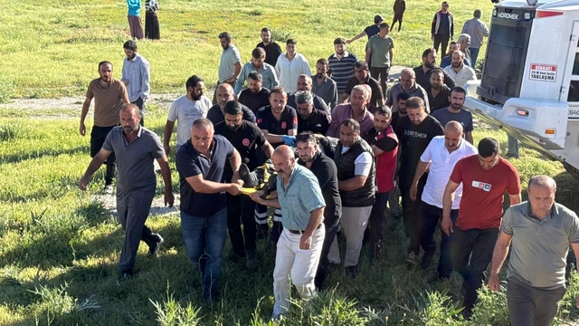 Minibüs ile kamyon çarpıştı: 2 ölü, 3 yaralı
