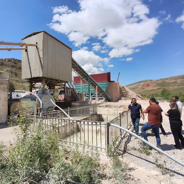 Bayburt'ta hazır beton tesislerine çevre denetimi
