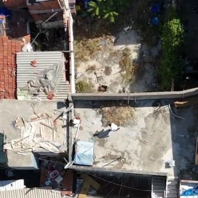 Nefes kesen uyuşturucu operasyonu dronla görüntülendi
Konak polisi gökyüzün...