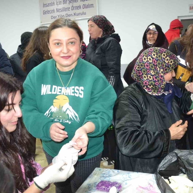 Sağlık öğrencilerden kırsalda vatandaşlara ilk yardım etkinliği