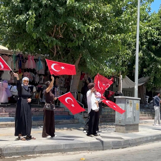 Tarsus'ta milli heyecan caddelere taştı