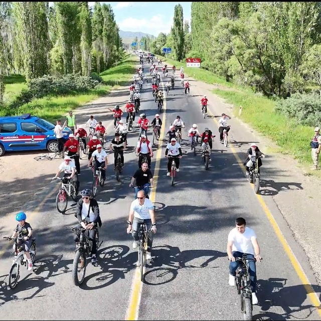 Narman'da doğa ve spor Peri Bacaları'nda buluştu