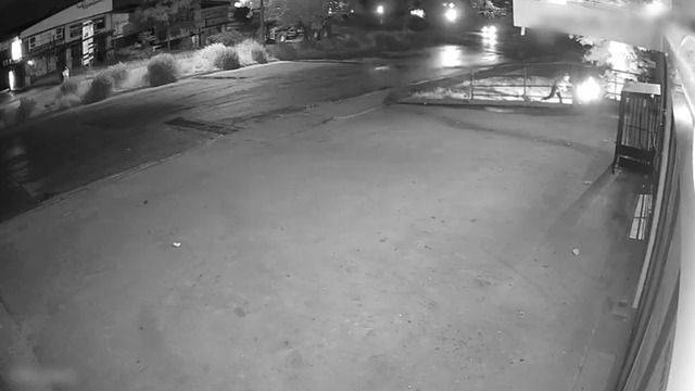 İş yerini ateşe verirken az daha kendileri yanıyordu, o anlar kamerada
Molotof çetesi iş yerini böyle ateşe verip kaçmış
Bursa'da polis 100 saatlik görüntü izleyip suç örgütünü çökertti
Bursa'da molotoflu gasp saldırısının faili suç örgütü çökertildi
Olayı gerçekleştirdiği iddia edilen 5 kişi tutuklandı, 1 kişi aranıyor