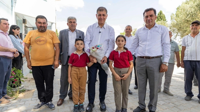 Başkan Tugay Küçük Menderes turunda
Hizmet rotasını en uzak ilçeden çizdi