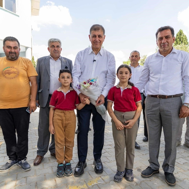 Başkan Tugay Küçük Menderes turunda
Hizmet rotasını en uzak ilçeden çizdi