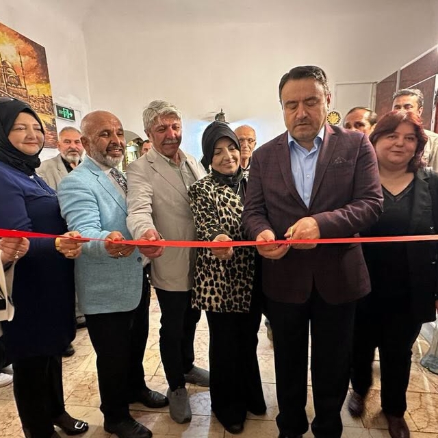 Kütahya'daki tarihi Küçük Hamam sanat galerisine dönüştürüldü