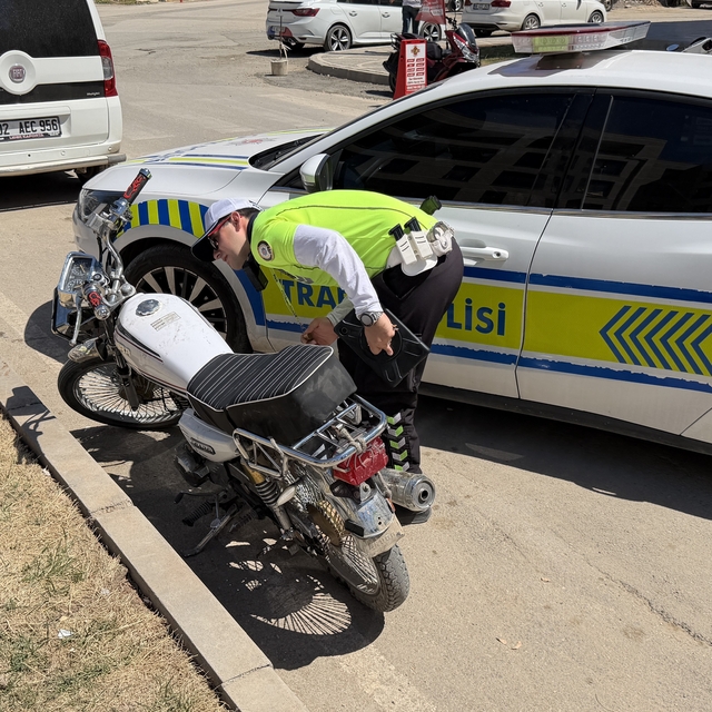 Ehliyetsiz motosiklet sürücüsüne 2 haftada 221 bin TL ceza kesildi