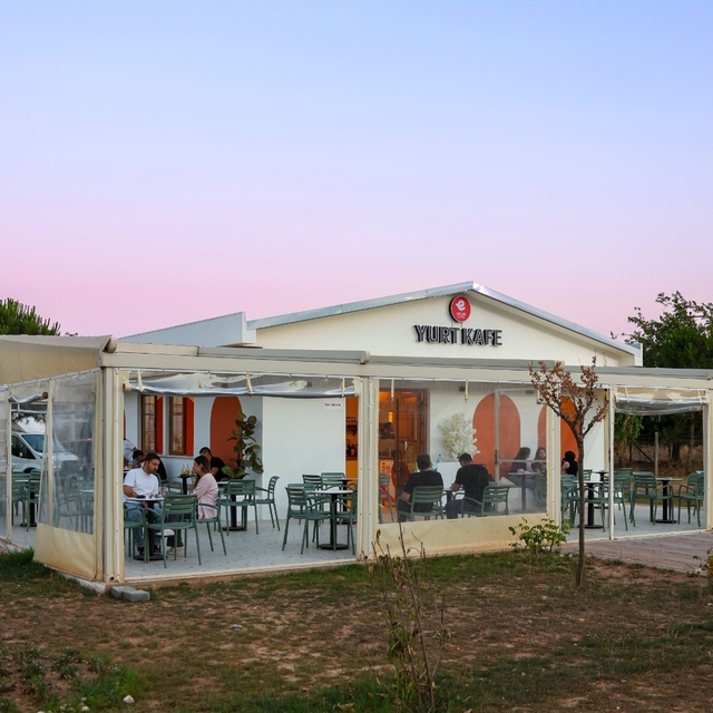 Yurt Kafe ve Işıklı Parkı öğrencilerin yeni buluşma noktası oldu