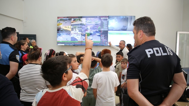 Polisten miniklere eğitim