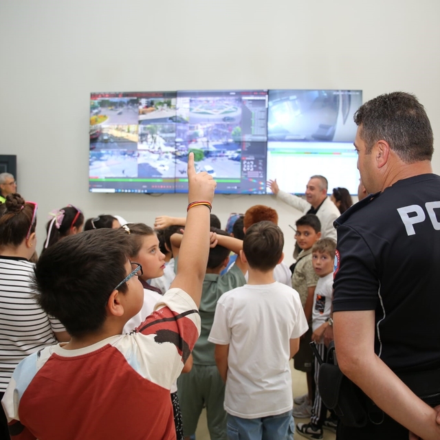 Polisten miniklere eğitim