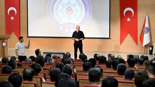 Adıyaman'da emniyet personeline moral ve motivasyon semineri