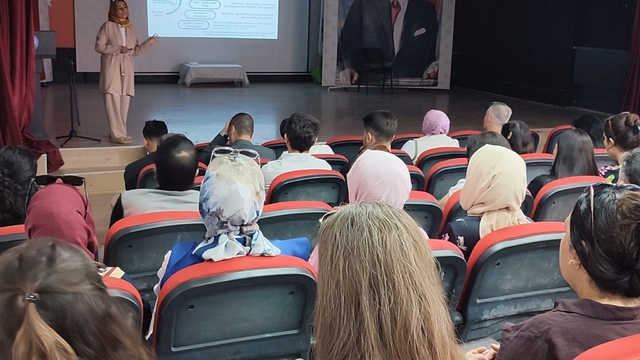 Altıntaş'ta öğretmen eğitimi dijital ekosistemi projesi tanıtım faaliyeti gerçekleştirildi