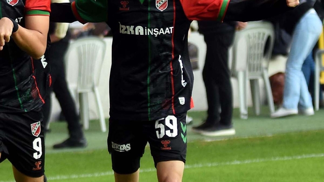 Karşıyaka'da Adem'in bonservisi gecikti