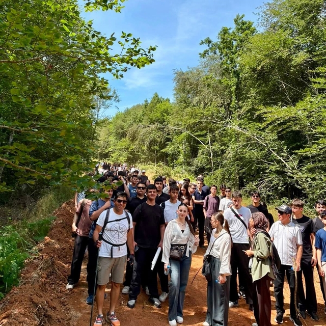 Körfez'de gençler doğa yürüyüşünde buluştu