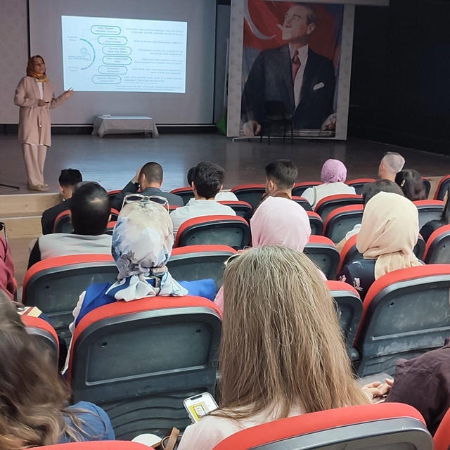 Altıntaş'ta öğretmen eğitimi dijital ekosistemi projesi tanıtım faaliyeti g...
