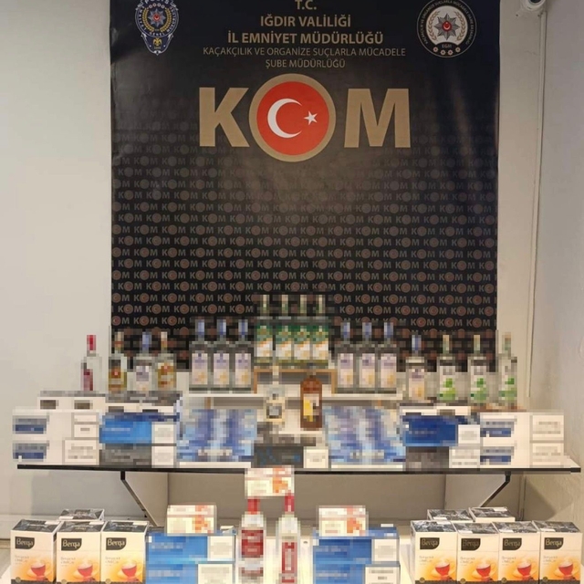 Iğdır'da yolcu otobüslerinde kaçak ürün operasyonu