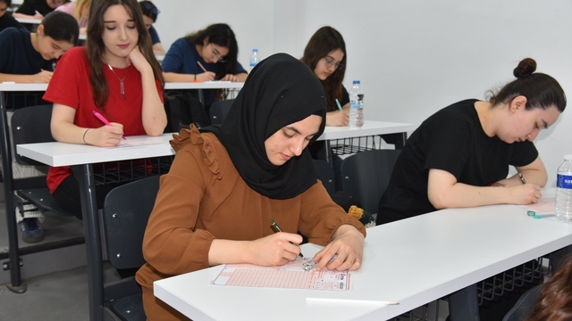 Menemen'de YKS öncesi prova üniversite amfisinde