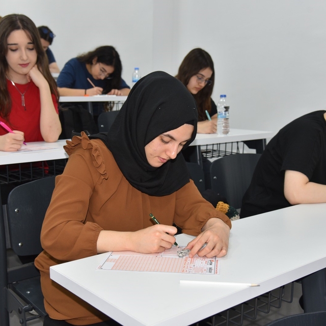 Menemen'de YKS öncesi prova üniversite amfisinde