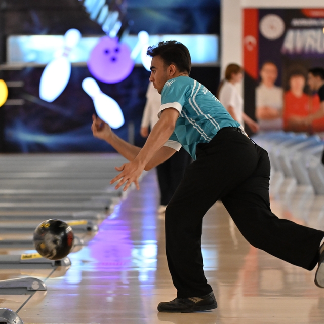 Ünilig Bowling Türkiye Şampiyonasında birinciler ödüllerini aldı