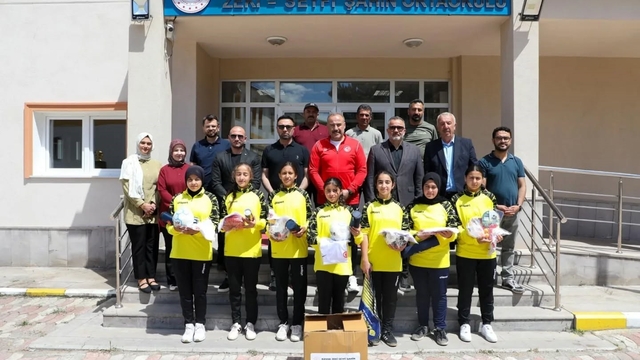 Sivas'ta spor yapan okullara malzeme desteği