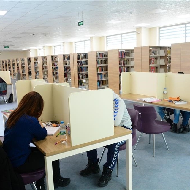 Sivas'ta kütüphanelerin ziyaretçisi azalıyor
Sivas'ta 2023 yılında kütüphan...