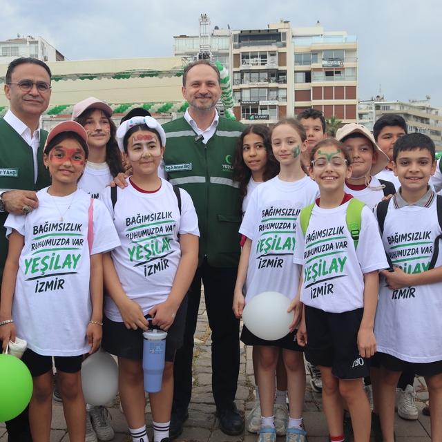 İzmir'de öğrenciler Yeşilay Bağımsızlık Festivali'nde buluştu