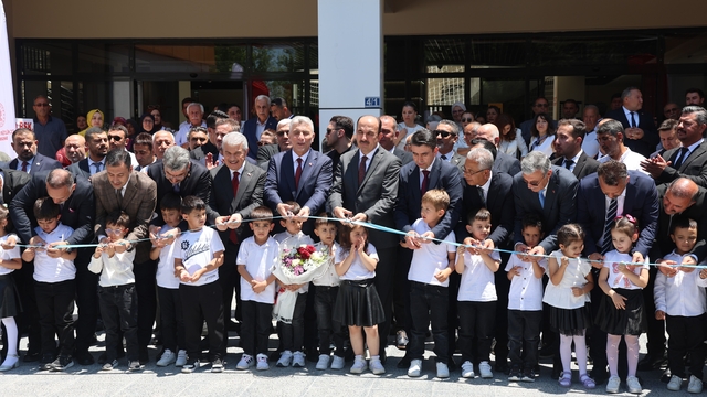 Ticaret Bakanı Ömer Bolat Konya'da kütüphane açılışına katıldı