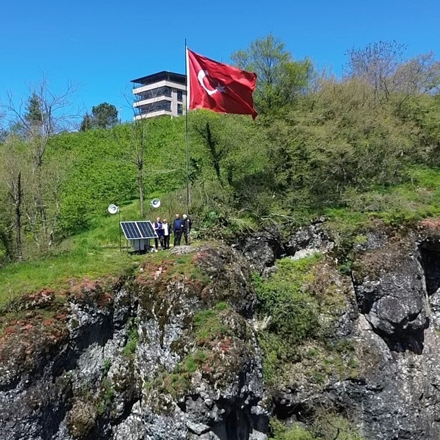 Yıldırım düşmesi sonucu merkezi ezan sistemi kullanılamaz hale geldi