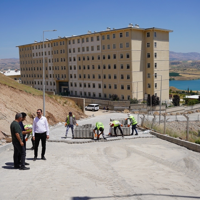 Kahta MYO yolu yeni yüzüyle hizmete sunuldu