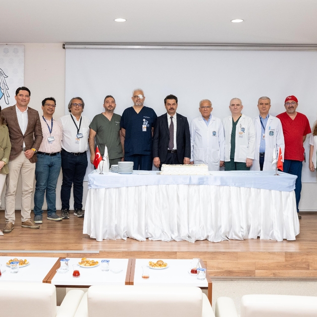 Selçuk Tıp'ta Robotik Cerrahi ile 300. ameliyat yapıldı