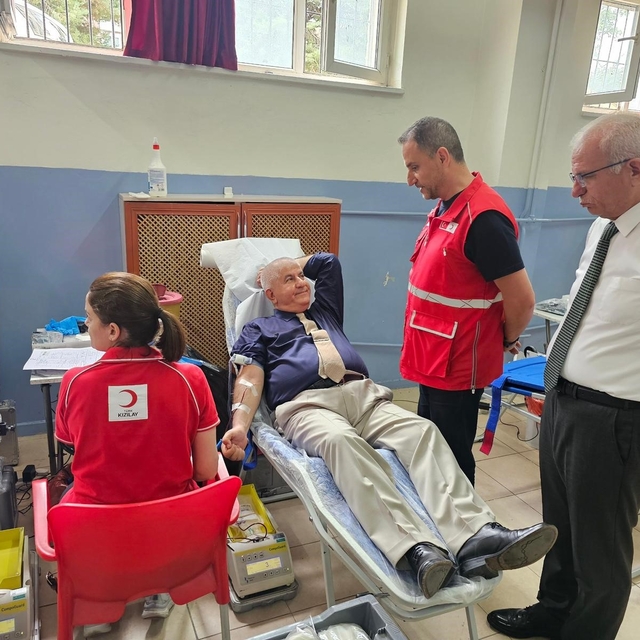 Karesi'de 'Kanpanya' ile eğitimciler kan bağışını yaptı