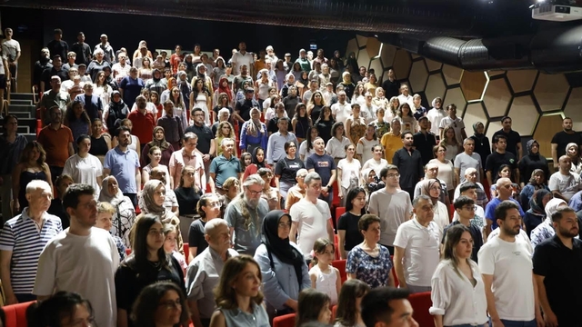 Merkezefendi Belediyesi Kent Tiyatrosu'nda yılsonu heyecanı