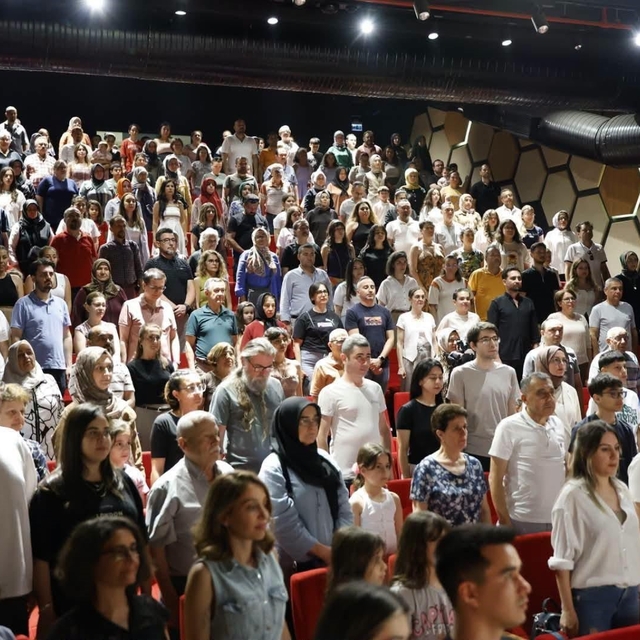Merkezefendi Belediyesi Kent Tiyatrosu'nda yılsonu heyecanı