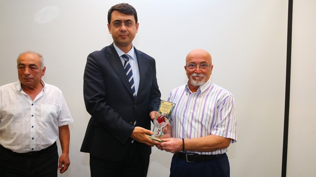 Uşak'ta kan bağışçılarına plaket taktim edildi