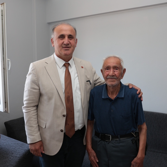 Başkan Kaya, şehit babalarını unutmadı