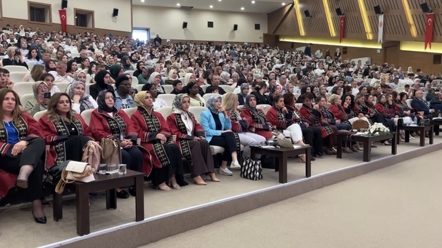 Hemşire adayları mezuniyet coşkusu yaşadı