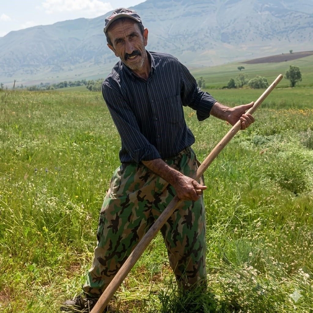 Devrilen traktörün sürücüsü öldü, kazayı gören tarla sahibi fenalaştı