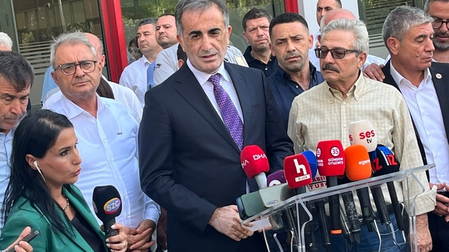 İzmir Büyükşehir Belediye Başkanı Tugay, CHP meclis grubuyla olağanüstü toplandı
CHP Grup Sözcüsü Yeter: "İl Başkanımız Güç'ün görevden alınmasını doğru bulmuyoruz ve tanımıyoruz"