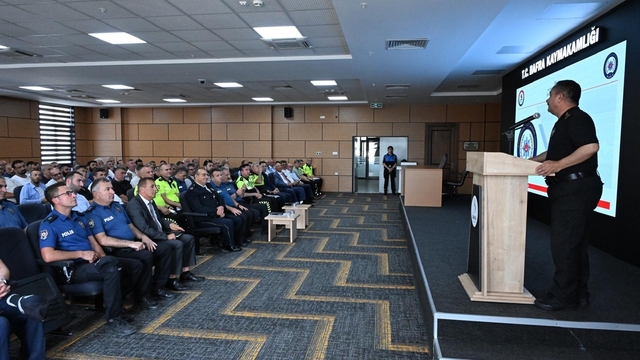 Emniyet Müdürü Arıbaş, Bafra'da toplu taşıma sektörü temsilcileri ile toplantı yaptı