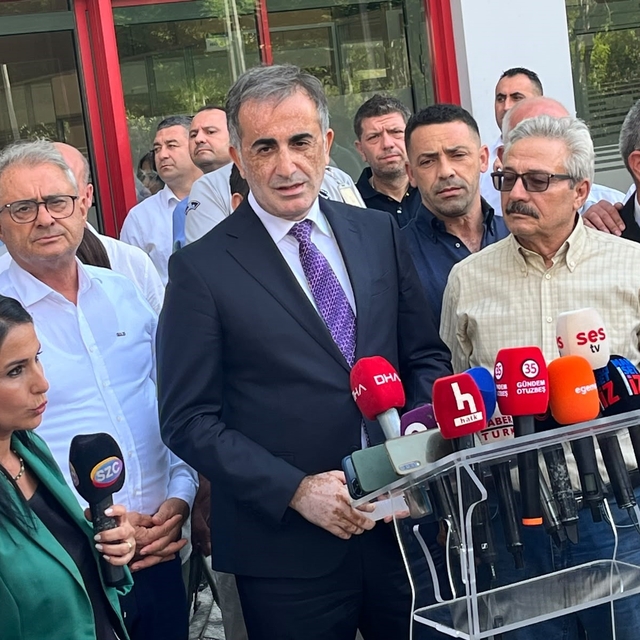 İzmir Büyükşehir Belediye Başkanı Tugay, CHP meclis grubuyla olağanüstü top...