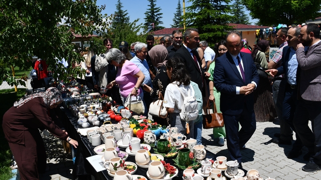 Akşehir'de Çocuk Evleri Sitesi'nde sünnet şöleni ve el sanatları sergisi