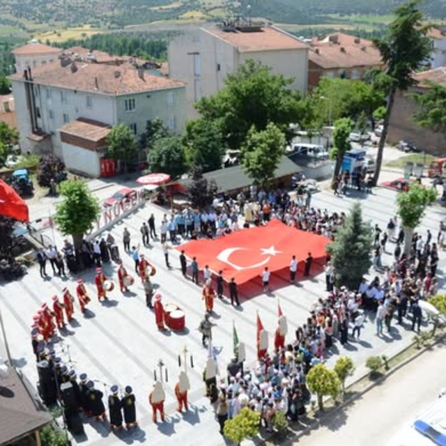 Göynücek'te öğrenciler bahar şenliğinde buluştu