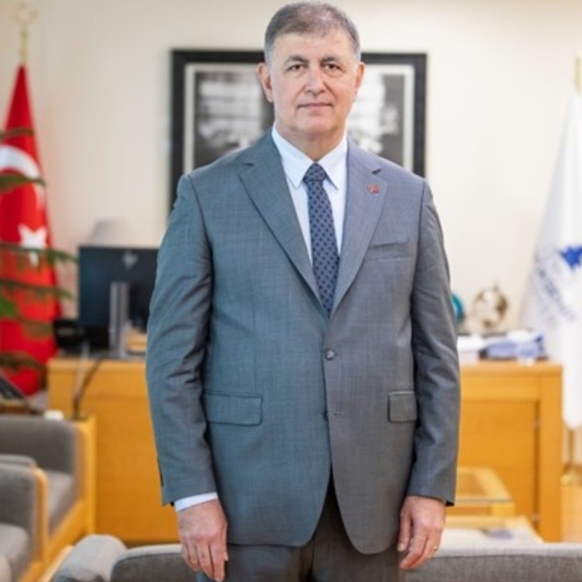 İzmir Büyükşehir Belediye Başkanı Cemil Tugay, CHP'den istifa etti