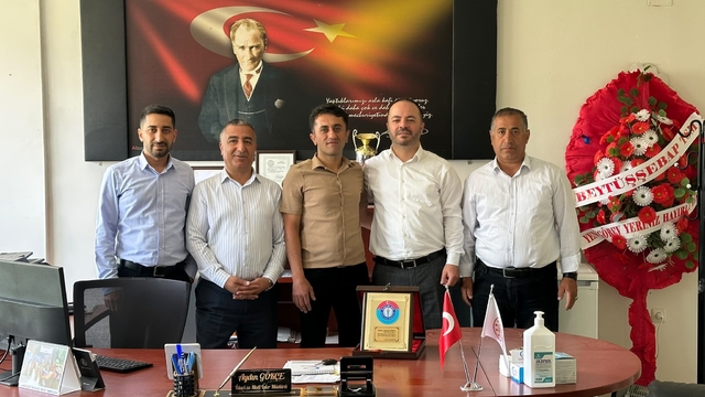 Sağlık-Sen: "Sağlık çalışanları insan hayatını öncelerken yoğun iş temposuyla da mesleğinden bezdiriliyor"